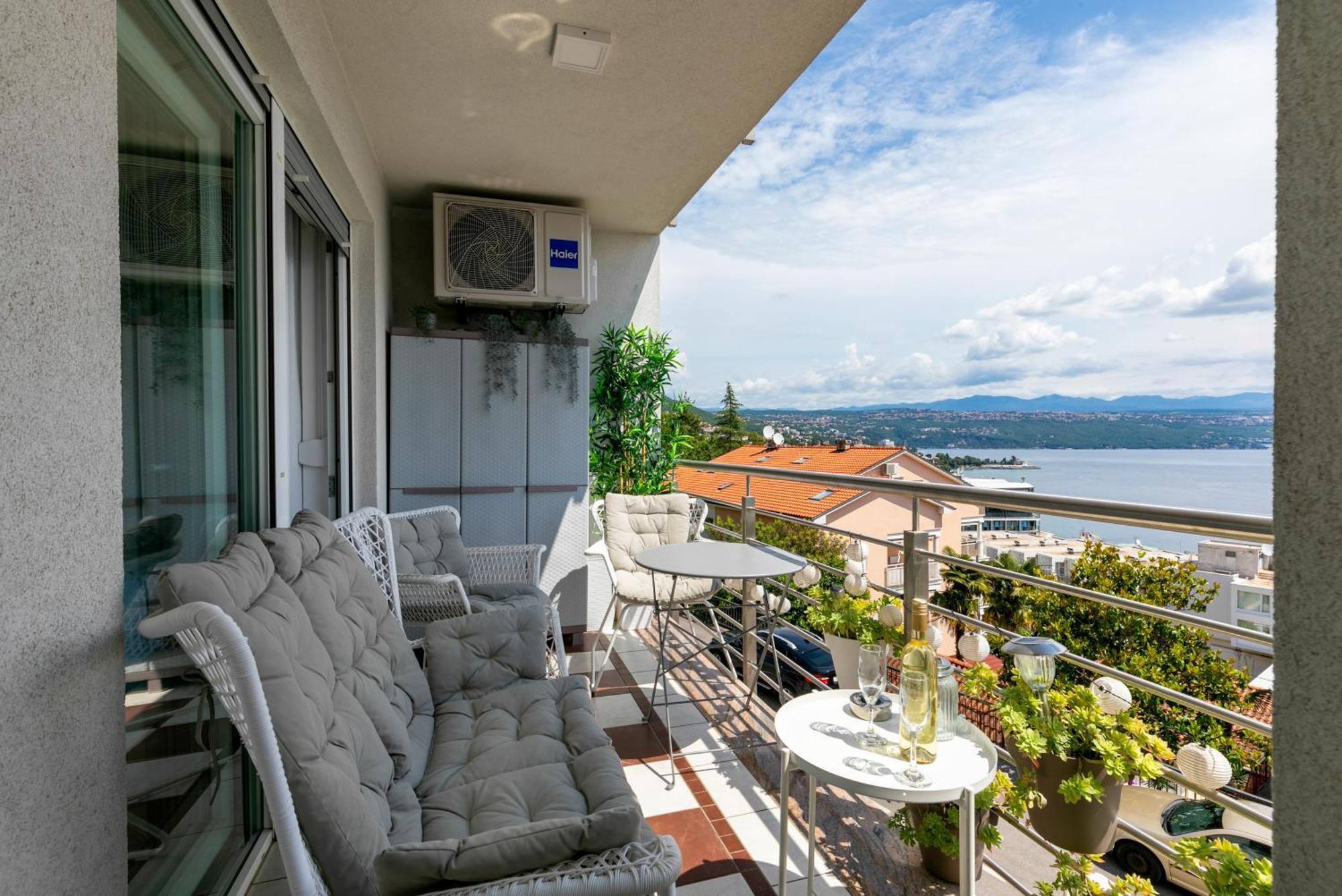 Old Lady Opatija Apartment Exterior photo